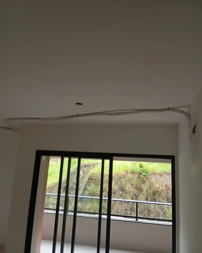 Infraestrutura de ar-condicionado pronta em apartamento novo