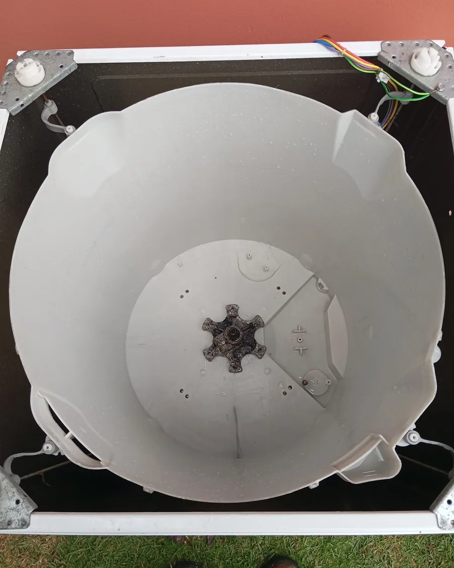 Cesto de máquina de lavar depois da limpeza